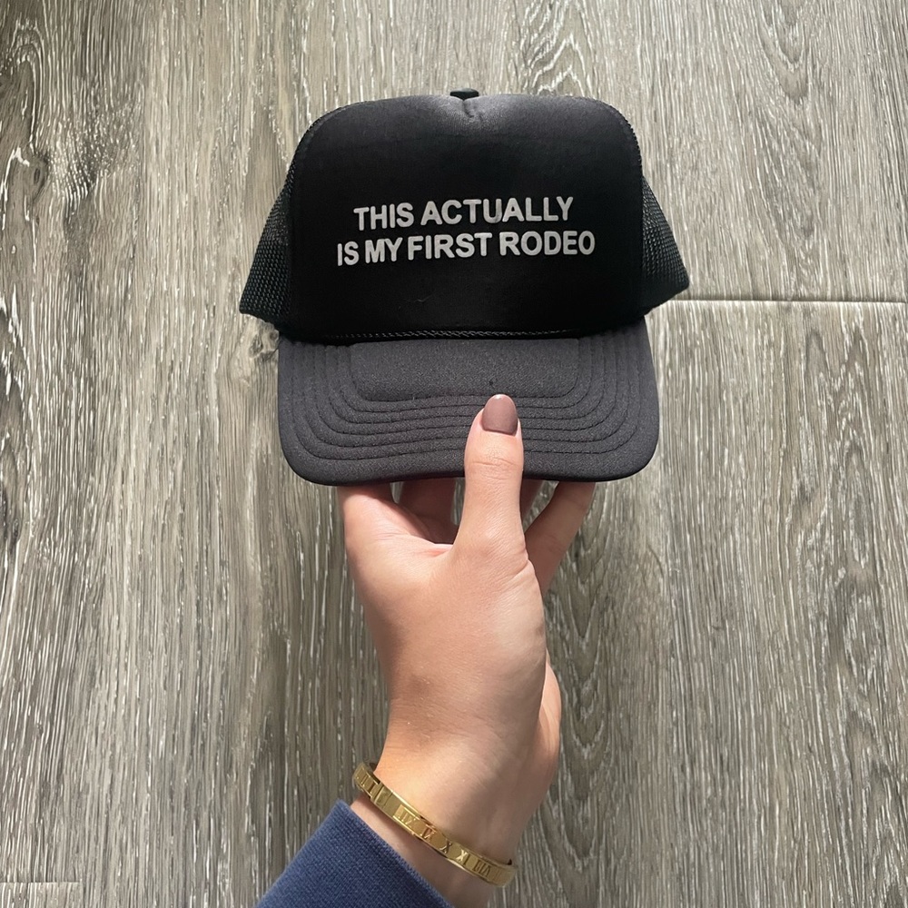 BOTTOM SHELF CAPS TRUCKER HAT